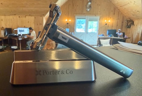 Genesis_Corporate_Gift_Porter.jpg