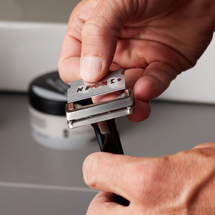 How to load your OneBlade razor