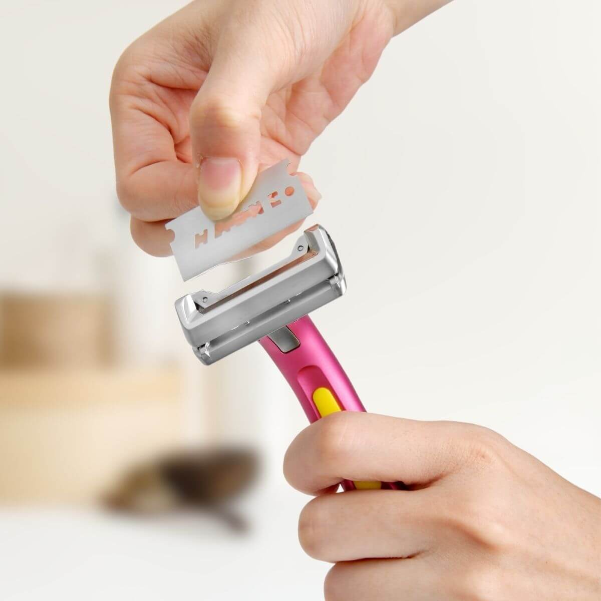 Pink Flamingo Women Razor Picture 3