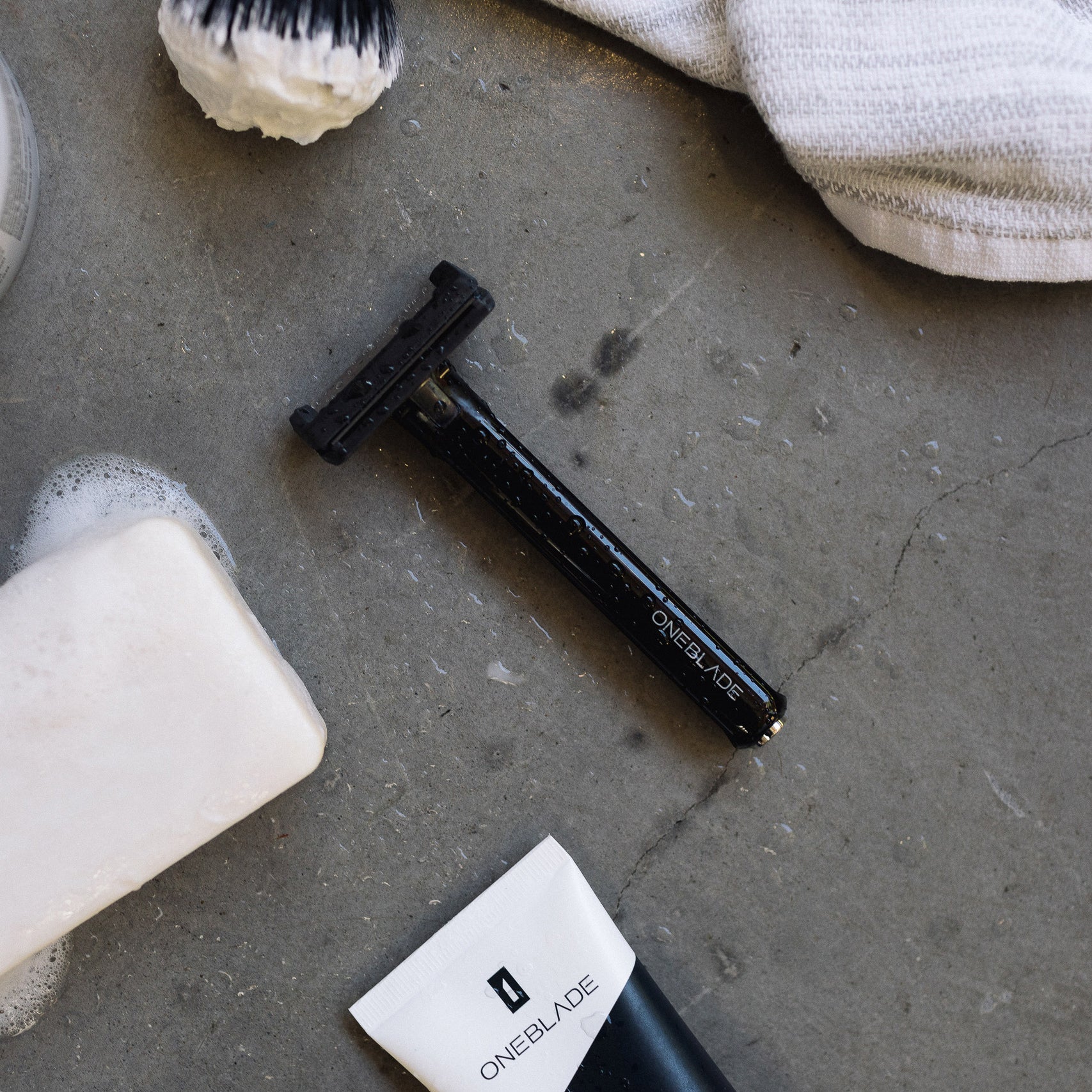 OneBlade Core Black Tie Shave Kit 1